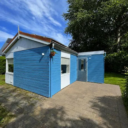 't Zomernest - Charming Wooden Close To