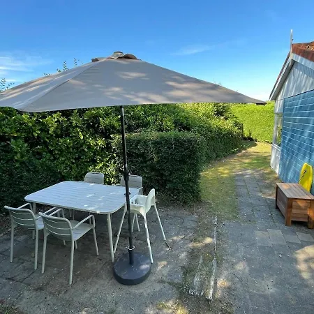 't Zomernest - Charming Wooden Close To
