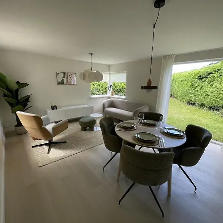 Сasa de vacaciones 't Zomernest - Charming Wooden Close To